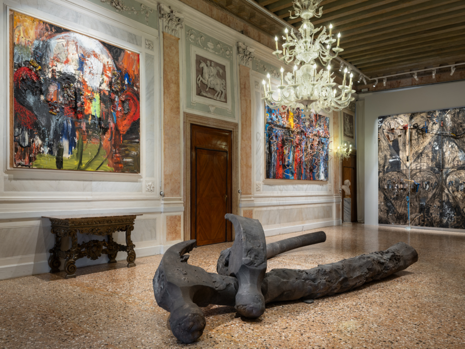 DOG ON THE FORGE – Venise