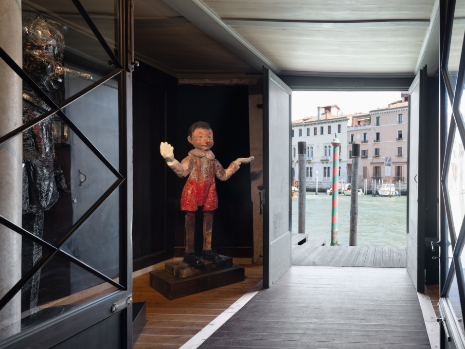 DOG ON THE FORGE – Venise